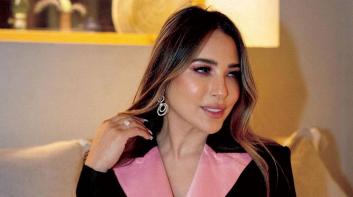 ساندي تعلّق على جدل اسم أغنيتها الأخيرة