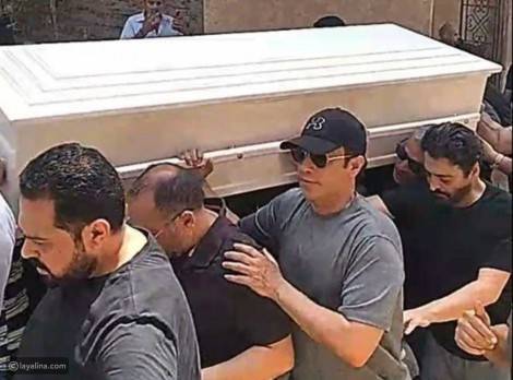 الحديث عن موقف مؤثر لإيهاب توفيق في جنازة علاء عبد الخالق