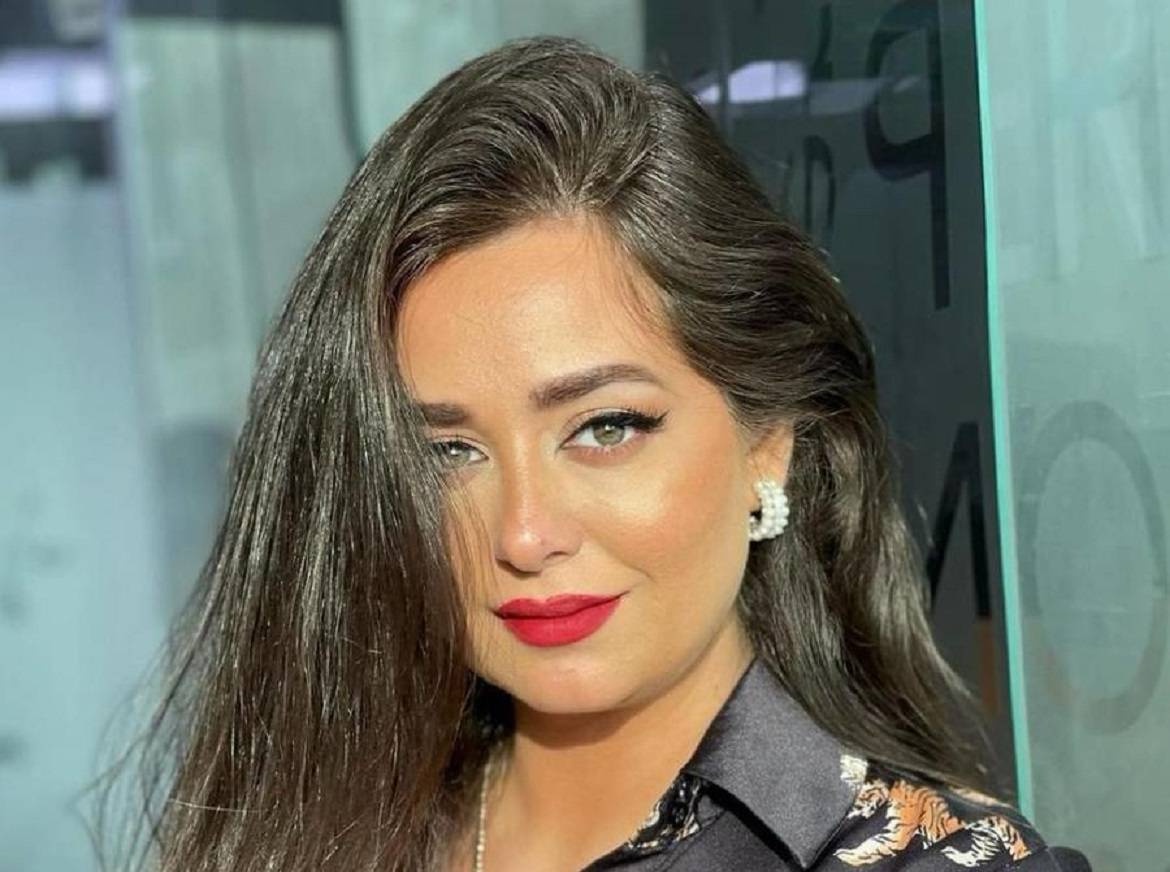 هبة مجدي تطلب الدعاء لنجلها بالشفاء