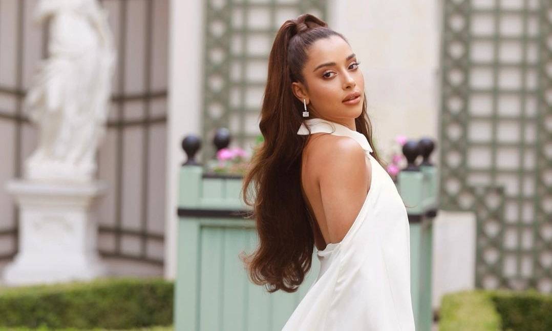 بلقيس فتحي تتألق بالأبيض مع 