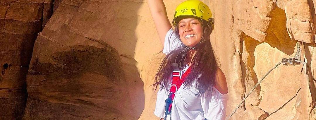 اليمنية ندى النهدي تطمح للسفر إلى كل دول العالم