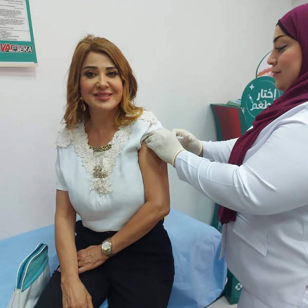 مادلين طبر تتلقى التطعيم من آثار عضة الأسد