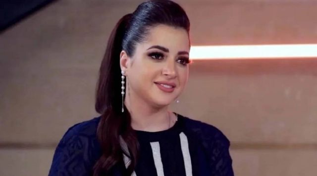 بعد إعلان اعتزالها... منى فاروق تستغيث: 