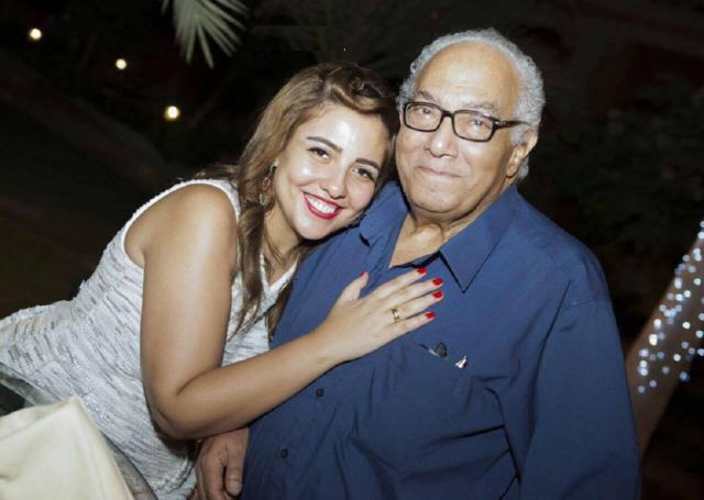 جراحة عاجلة لوالد مي كساب وتطلب الدعاء له