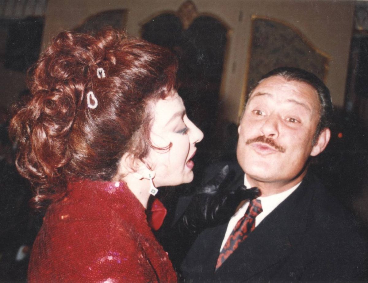 بالفيديو - نبيلة عبيد تحيي ذكرى فاروق الفيشاوي بطريقة مميزة