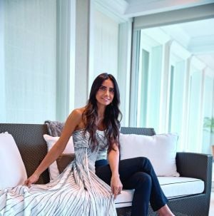 خاص "لها" - المصمّمة عبير العُتبية ودار SEMSEM وحوار الأناقة