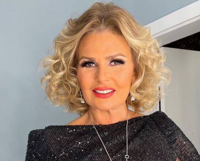 يسرا توجه رسالة لوالدتها في ذكرى رحيلها الرابعة