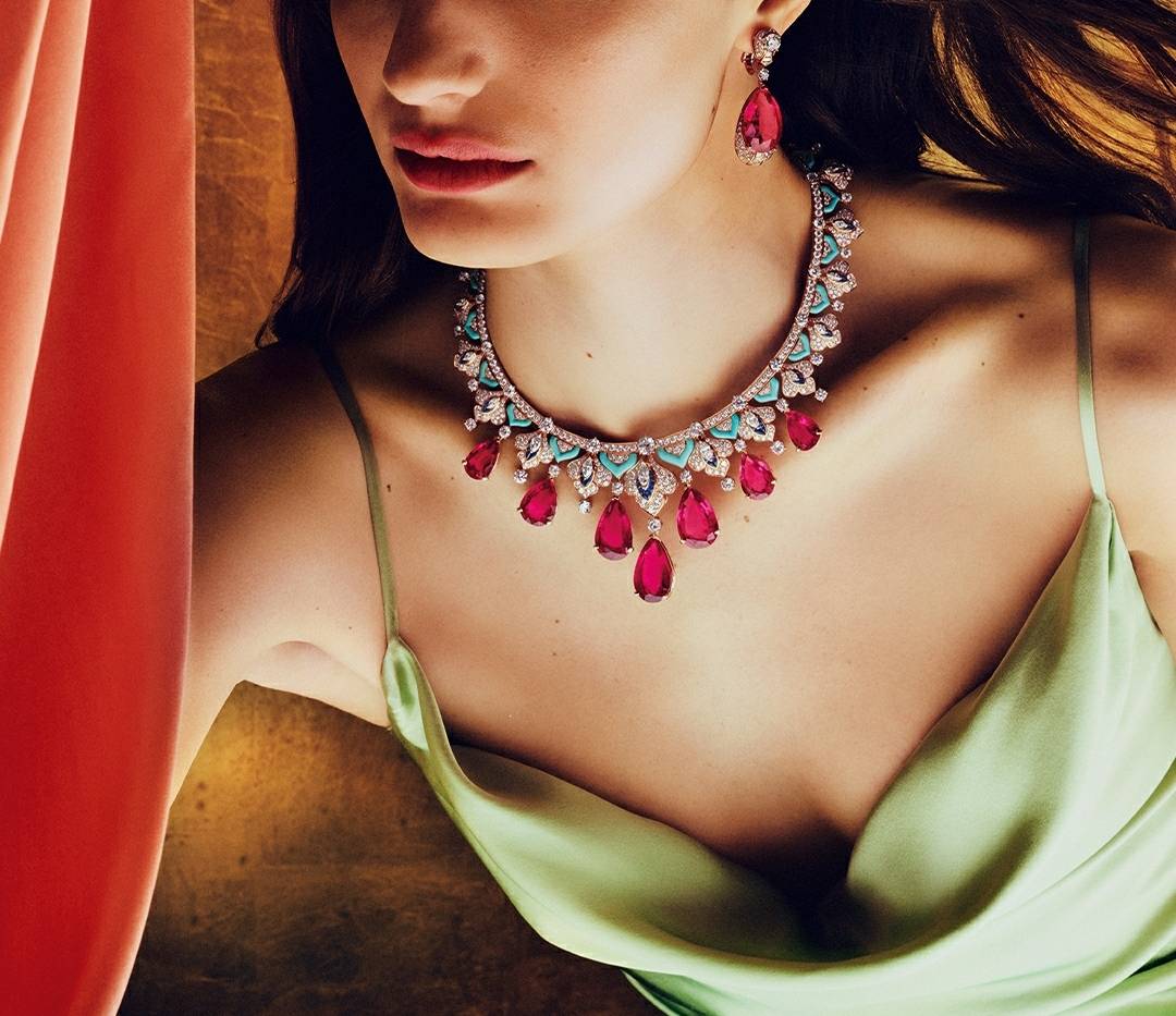 طرق أساسية لتنسيق قطع المجوهرات