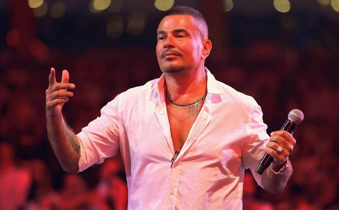 فنان شهير يقرّر مقاضاة عمرو دياب لسبب مضحك!