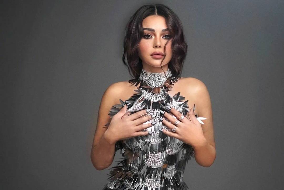 كواليس عفوية لرقص هيفاء وهبي وإطلالاتها الجريئة والأنيقة