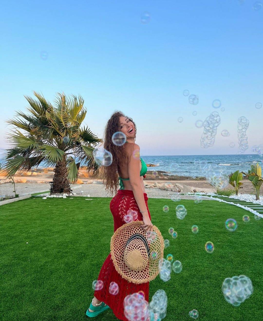 بالصور - ميريام فارس تستعرض قدراتها في اليوغا وحركاتها تعرّضها للانتقاد