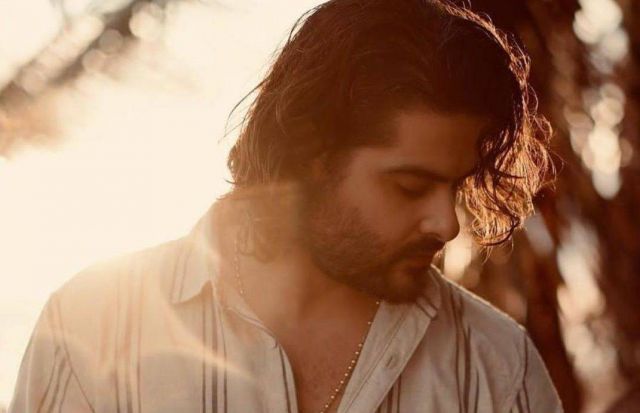 بالفيديو - مفاجأة من ناصيف زيتون على المسرح.. وإبنة شقيقه تريند على السوشيال ميديا