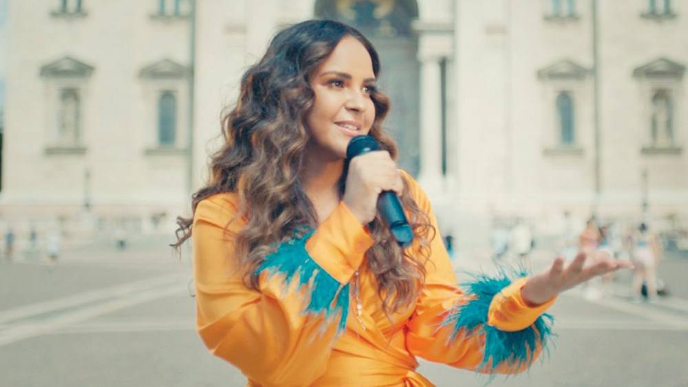 رويدا المحروقي... نجمة إماراتية تغيب لتسطع وأم عزباء ترفض الزواج مجدداً