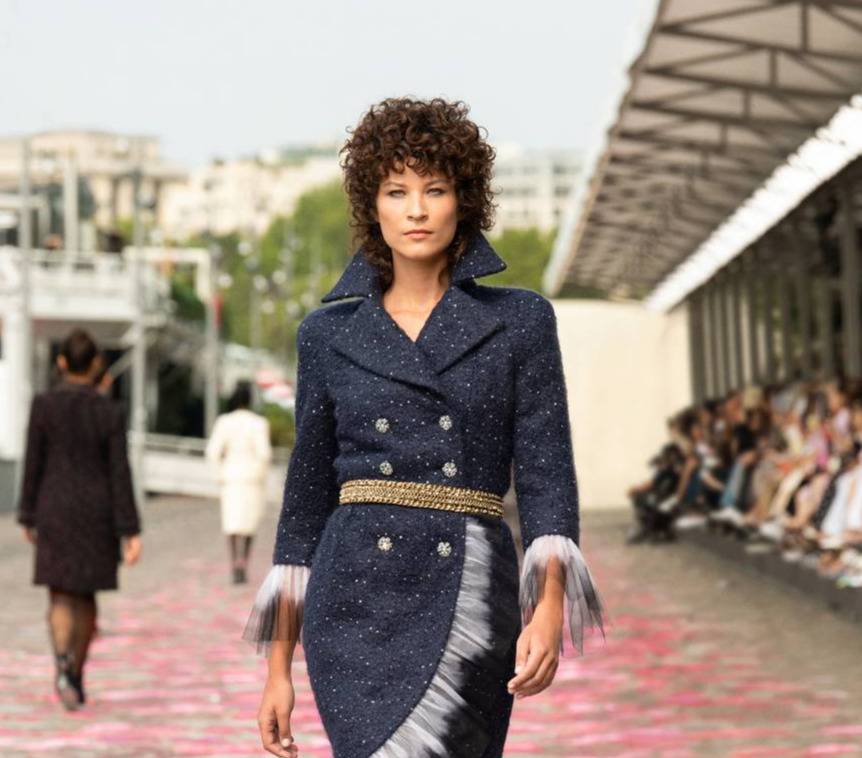 تناقضات وتوازن في مجموعة CHANEL للأزياء الراقية لخريف وشتاء 2023/2024