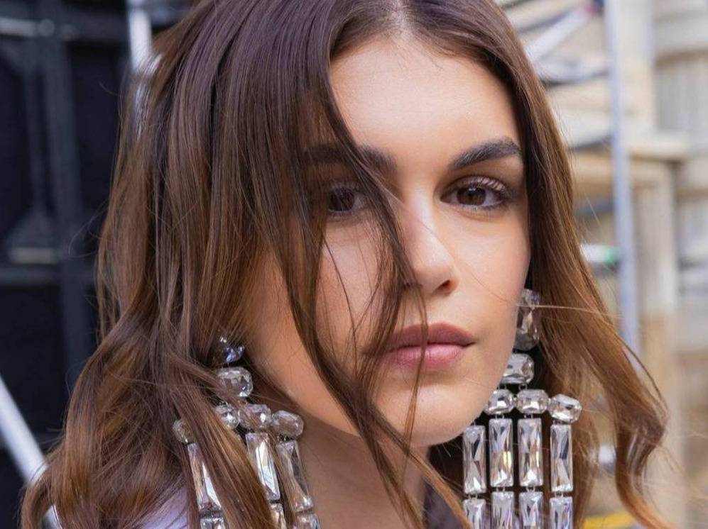 أكسسوارات مبتكرة وغريبة في أسبوع باريس للأزياء الراقية