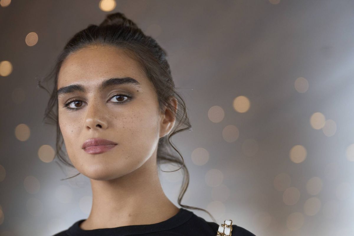 خطوة بخطوة مكياج العارضات في عرض 