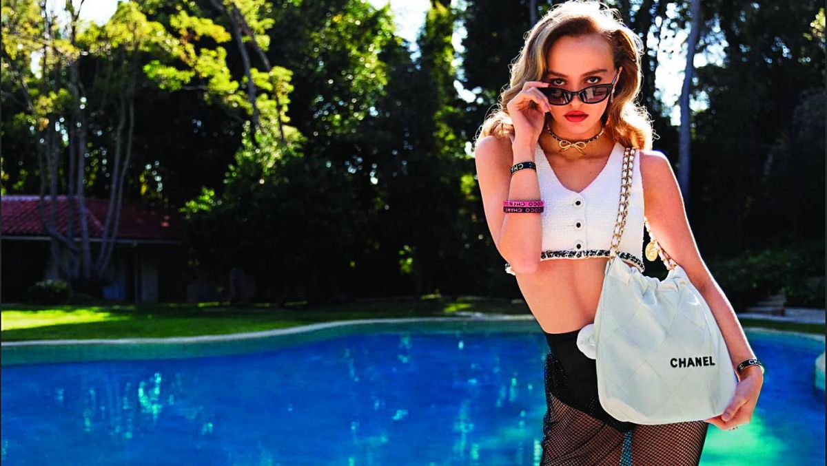 CHANEL 22 الأنيقة... حقيبة النجمات المفضلة
