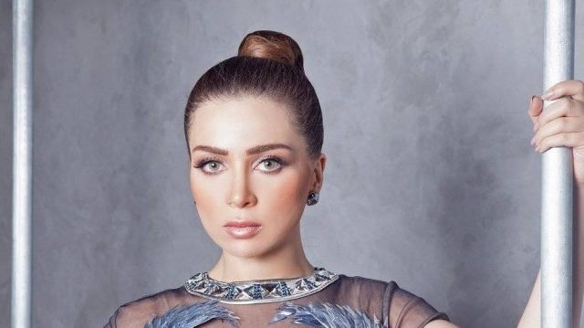 بعد غياب طويل... مي عز الدين تفاجئ الجميع بفيديو طريف