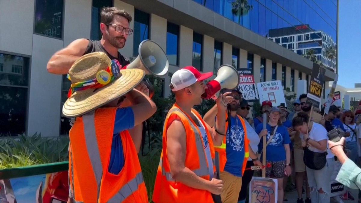 ممثلو وكتاب هوليوود في إضراب يشلّ عاصمة السينما