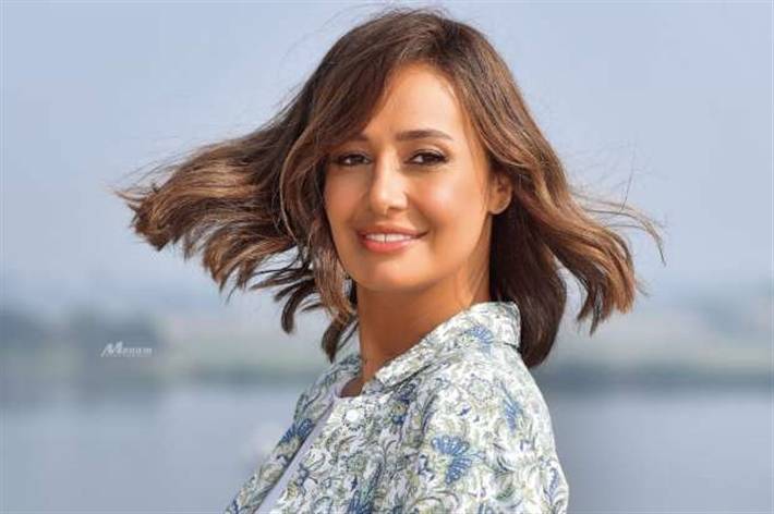 حلا شيحة بتصرف جديد يعيد إلى أذهان جمهورها أزمة اعتزالها!