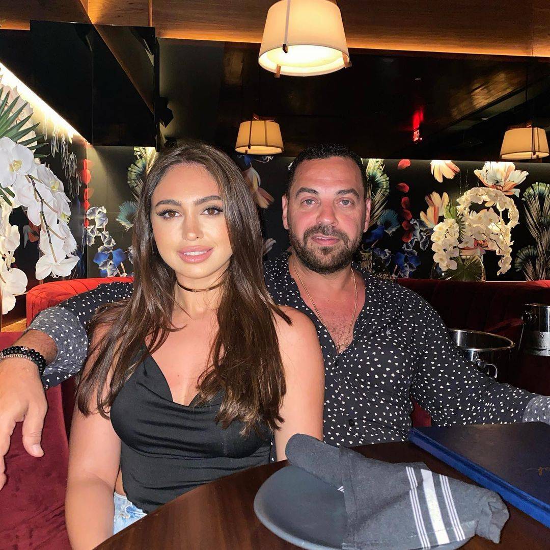 بالصور - رسالة رومانسية من طارق العريان لنيكول سعفان في ذكرى زواجهما الرابعة