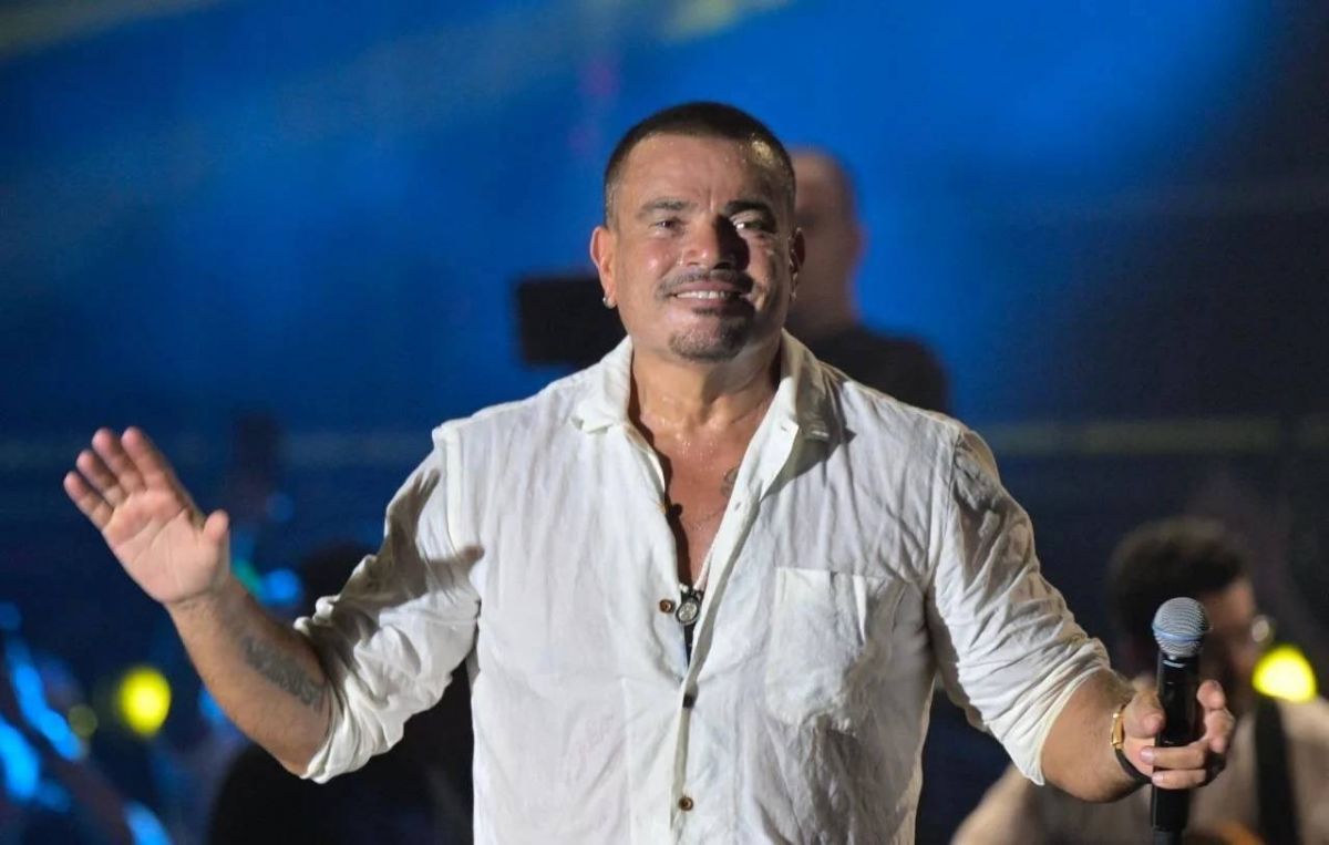 بالصور - عمرو دياب يستمتع بنجاح حفله في بيروت متجاهلاً الاتّهامات...