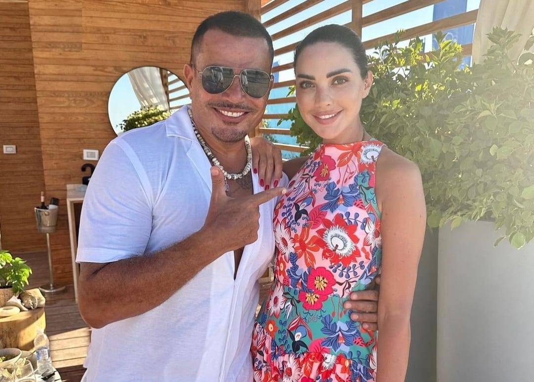 بالصور - قُبلة عمرو دياب لداليدا خليل تُشعل مواقع التواصل الاجتماعي