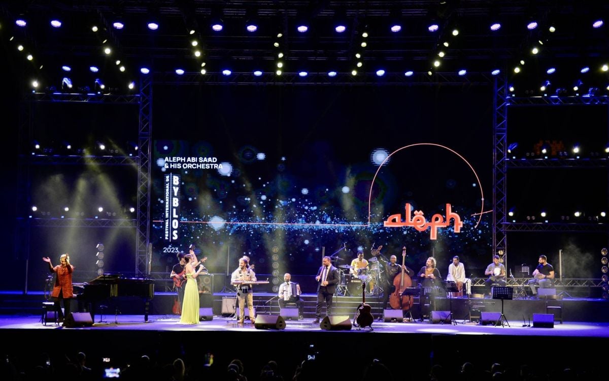 Aleph وفرقته يمزجون الموسيقى العربية والغربية بطريقة ساحرة في جبيل