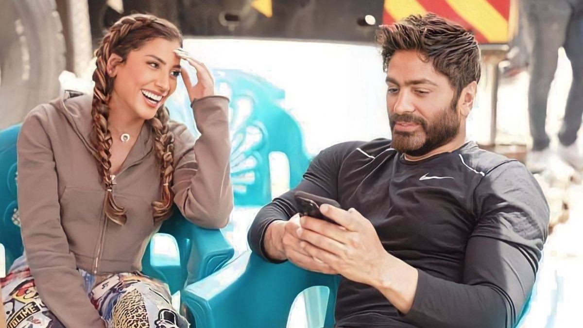 جمهور دينا الشربيني ينتقد تامر حسني بسبب تصريحه عن بطولة فيلمه 