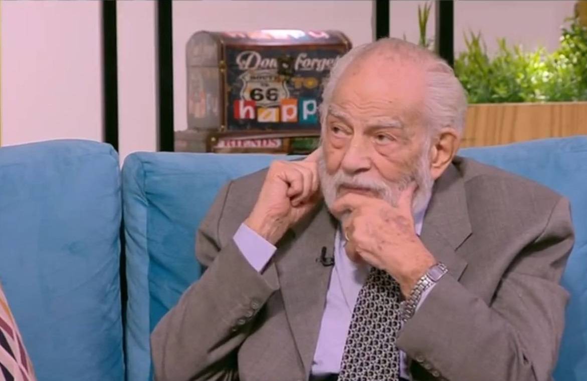 بالفيديو - بكاء رشوان توفيق بسبب رؤيا... وهذا ما قاله عن شائعة وفاته