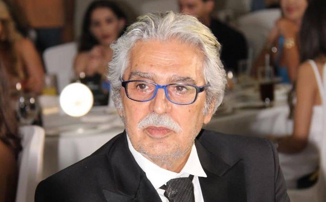 عباس النوري يسخر بصورة من شائعة وفاته