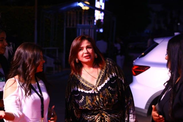 إلهام شاهين خلال حضورها مهرجان المسرح