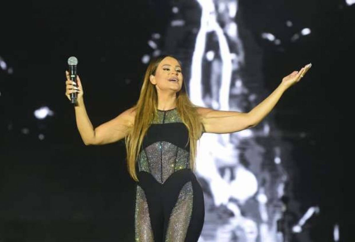 بالصور - كارول سماحة تكشف عن أول أغنية لها باللهجة المصرية في حفلها بالعلمين