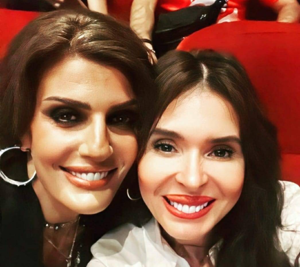 دينا تنهي قطيعة سنوات وتدعم فيدرا في العرض الخاص لـ