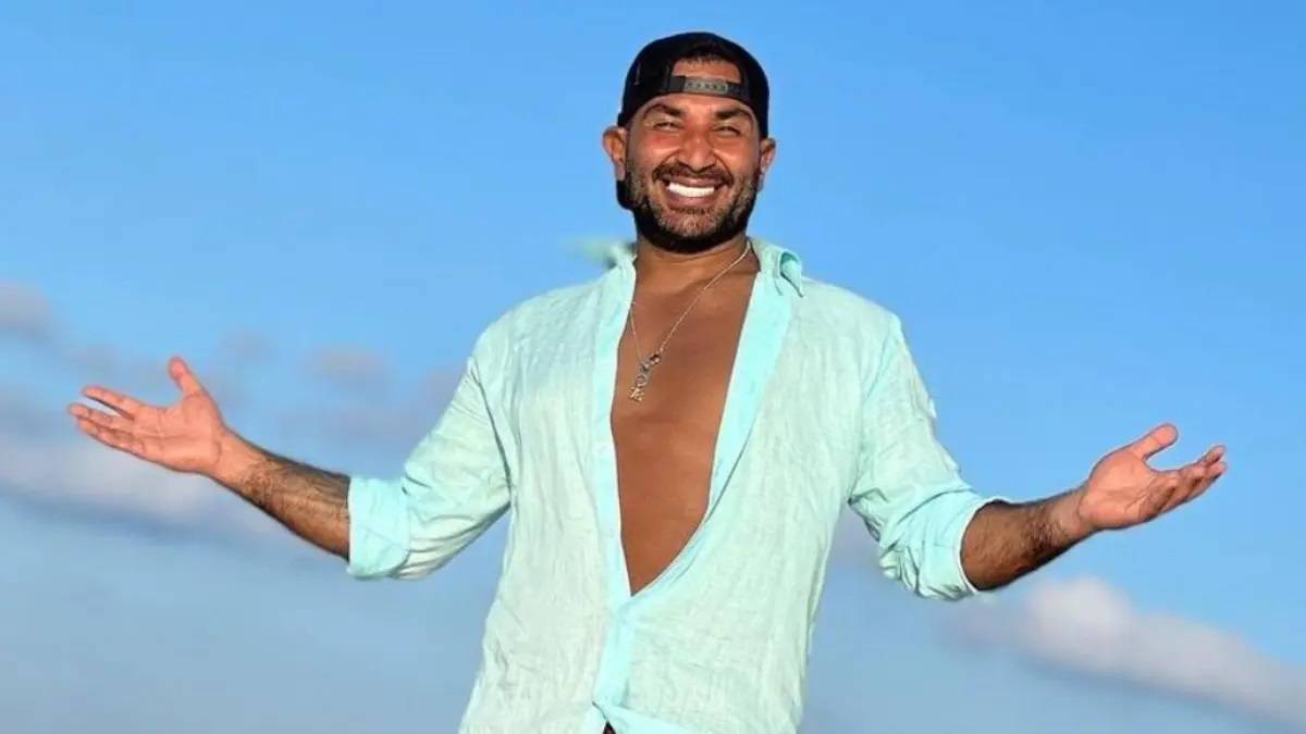 بالفيديو - إبن أحمد سعد يخطف الأنظار برقصه على المسرح