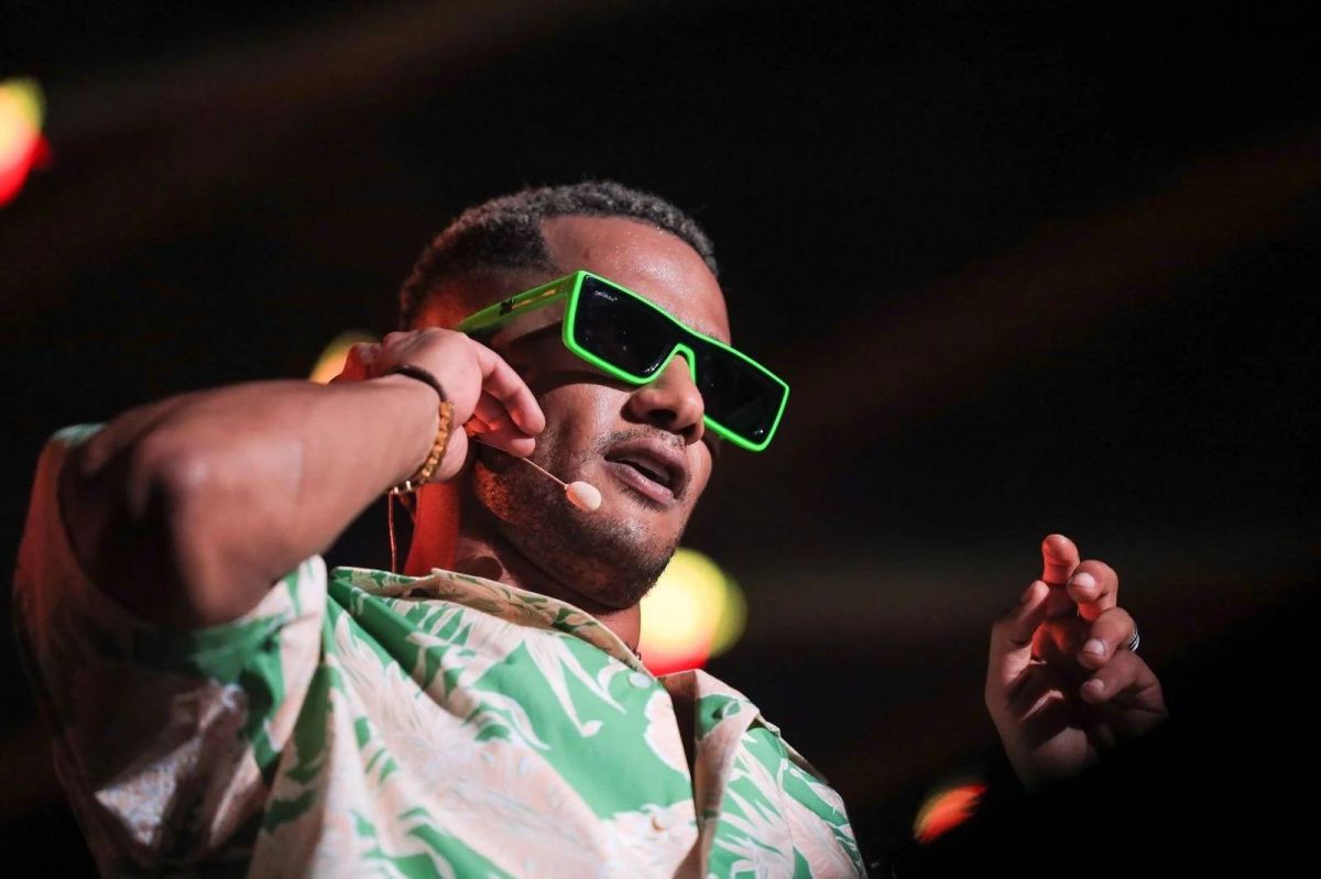 محمد رمضان بإستعراض راقص وإطلالتين مختلفتين في جدة: 