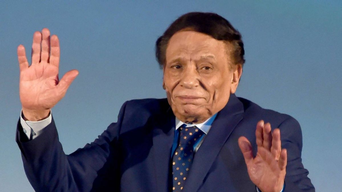 بالفيديو - تمثال عادل إمام في افتتاح مهرجان المسرح المصري وسبب تسمية الدورة 16 باسمه