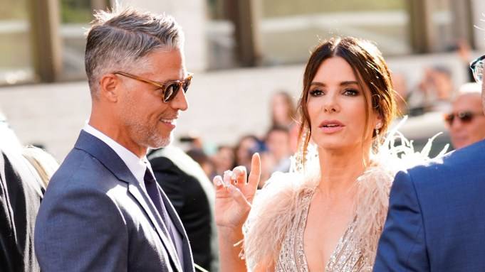 رحيل شريك ساندرا بولوك بعد معاناة مع مرض ALS