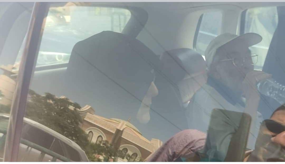 بالصور - النجوم يساندون حسن يوسف وشمس البارودي في جنازة ابنهما