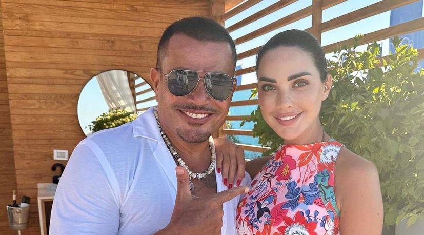 بعد داليدا خليل..عمرو دياب بصورة جديدة مع هذا النجم
