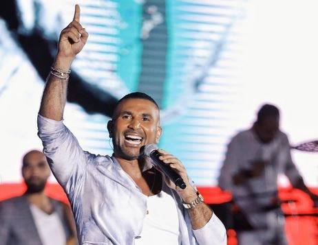 أحمد سعد يوقف صوت الموسيقى في حفله.. لهذا السبب!