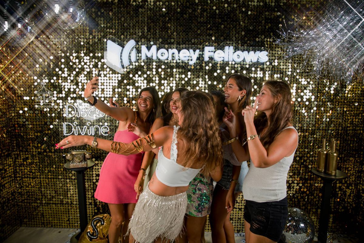 بالصور - أبو يحتفل بألبومه الجديد في الساحل الشمالي