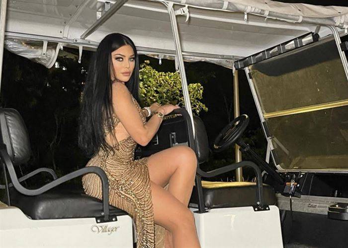 هيفاء وهبي تشعل العلمين بإطلالة الأميرات رقصاً وغناءً