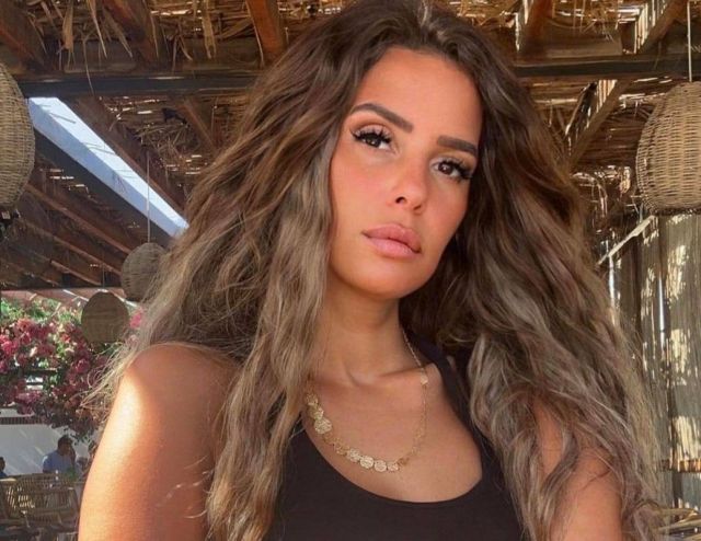 بعد صورة وتعليق مثيرَين للجدل... إيمان العاصي توضح علاقتها بشاب من خارج الوسط الفني