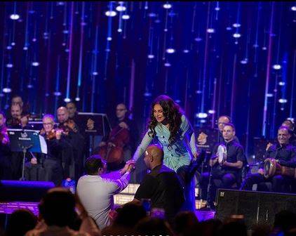 بالفيديو - مواقف عفوية في حفل أحلام.. ورومنسية زوجها حديث الجمهور