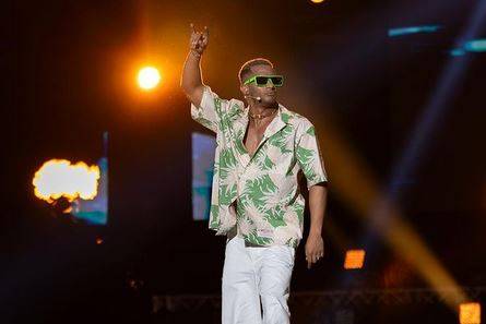 فنانة شهيرة تكشف حقيقة طرد محمد رمضان من منزل عادل إمام!