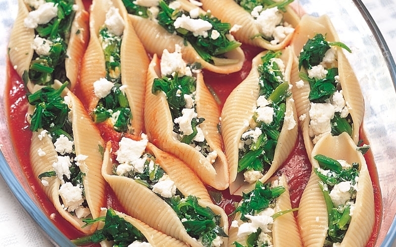 معكرونة الصدف المحشوة بالجبنة والسبانخ