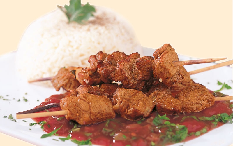 كباب ترياكي بصلصة البندورة (الطماطم)