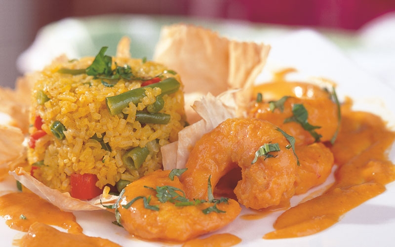 قريدس بالكاري مع الأرز والخضار