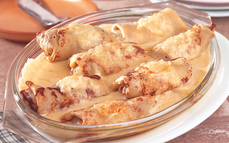 الكريب المحشو باللحم مع الصلصة البيضاء